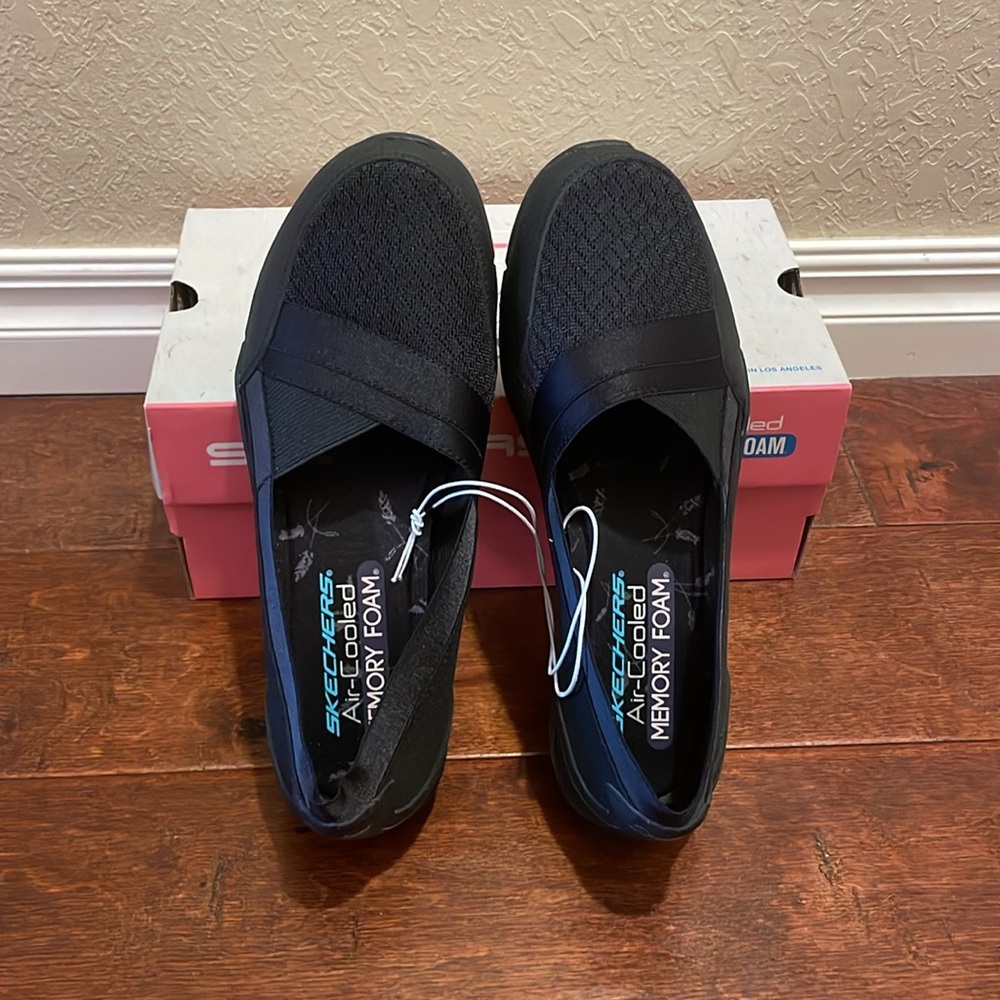 Skechers Air Cooled Menory Foam Slip On Shoes